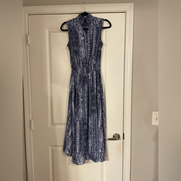 NANETTE LEPORE Blue Snakeskin Print High-Low Sleeveless Smocked Midi Dress Size - Picture 3 of 7